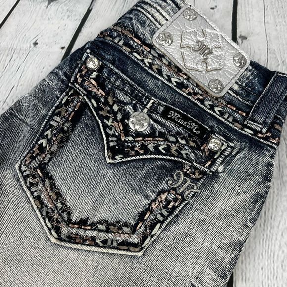 ⭐️ Flash Sale⭐️ Miss Me Signature Jean Shorts - Picture 3 of 6